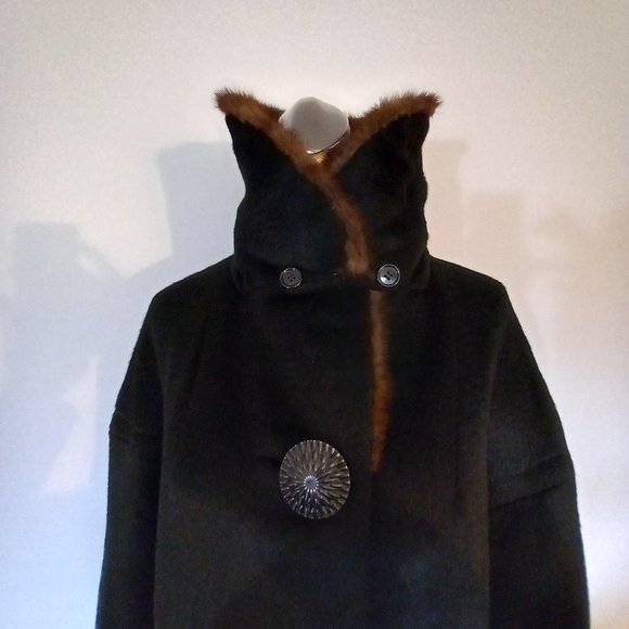 Vintage 1960s black A-line wool coat, three large buttons, faux fur collar - Picture 15 of 16